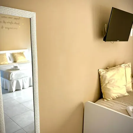 Rianna House 3* נאפולי