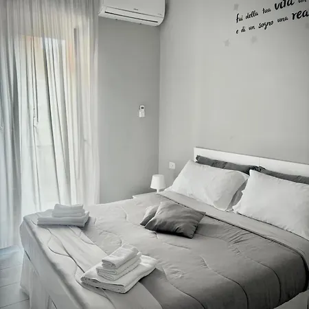 Rianna House נאפולי
