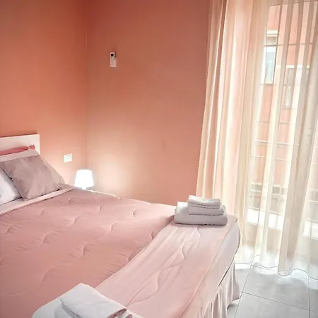 לינה וארוחת בוקר Rianna House נאפולי