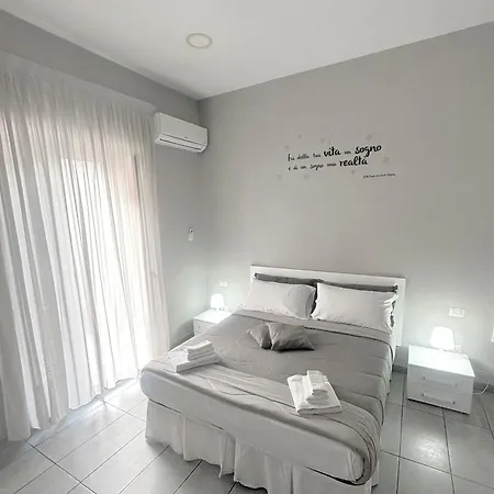 Rianna House 3* Naples