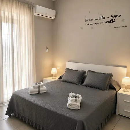 Rianna House Acomodação com café da manhã  Nápoles